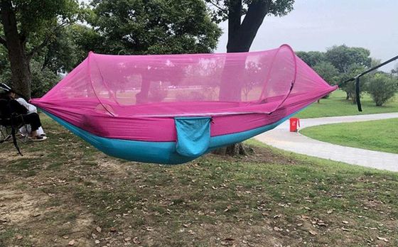 hamaca colgante portátil ligera de nylon 210T con el paracaídas del nilón de la red de mosquito